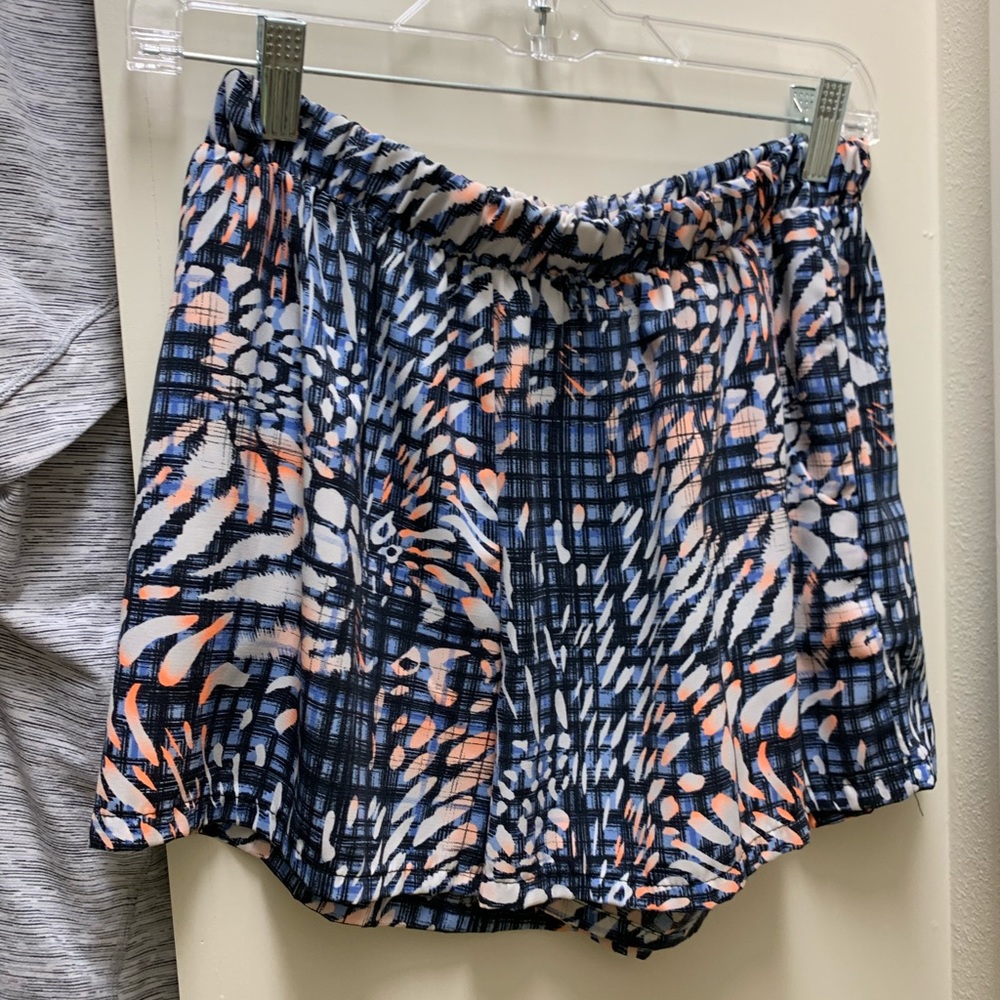 Spring Flow Shorts Size M/L